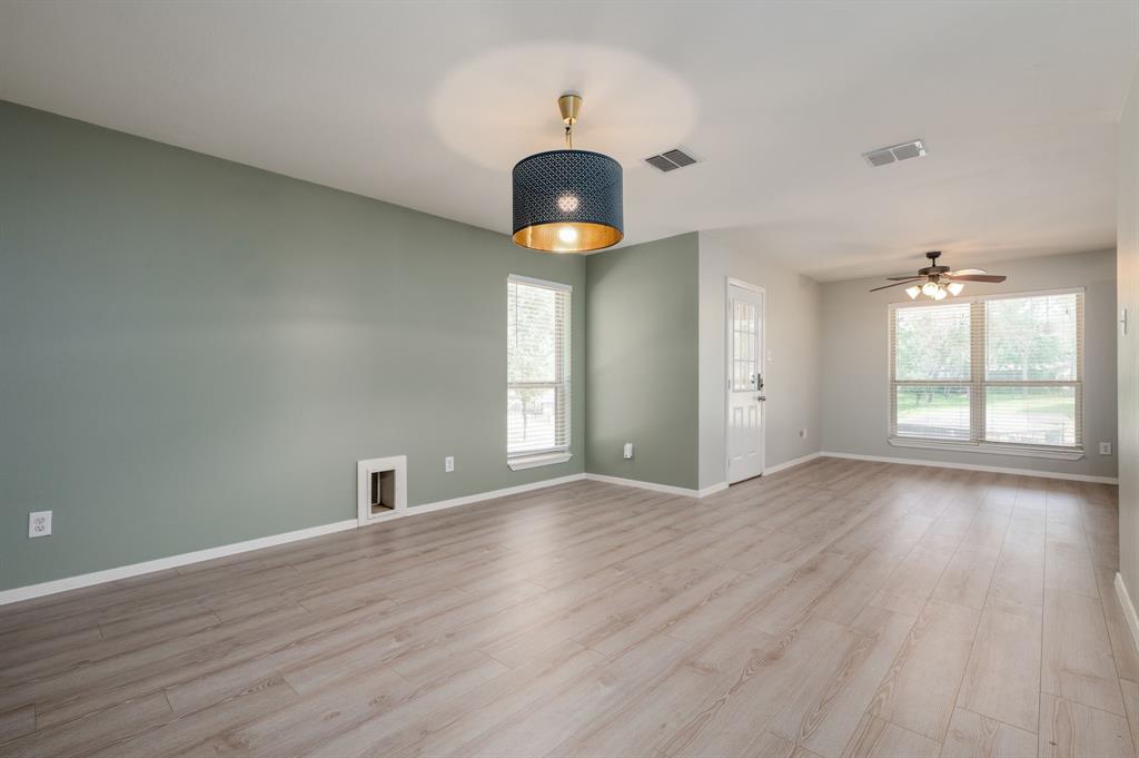 222 Knights Cir, Streetman, TX 75859