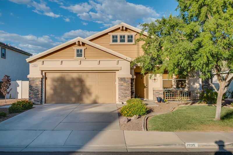 2935 South Canfield Mesa, AZ 85212 215,000.00 4807889660 Lux