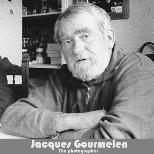 صديقان يلتقيان في مظاهرة بعد فراق أعوام «أحدهما مُتظاهر والثاني شُرطي جاء لإيقافه» المصري لايت