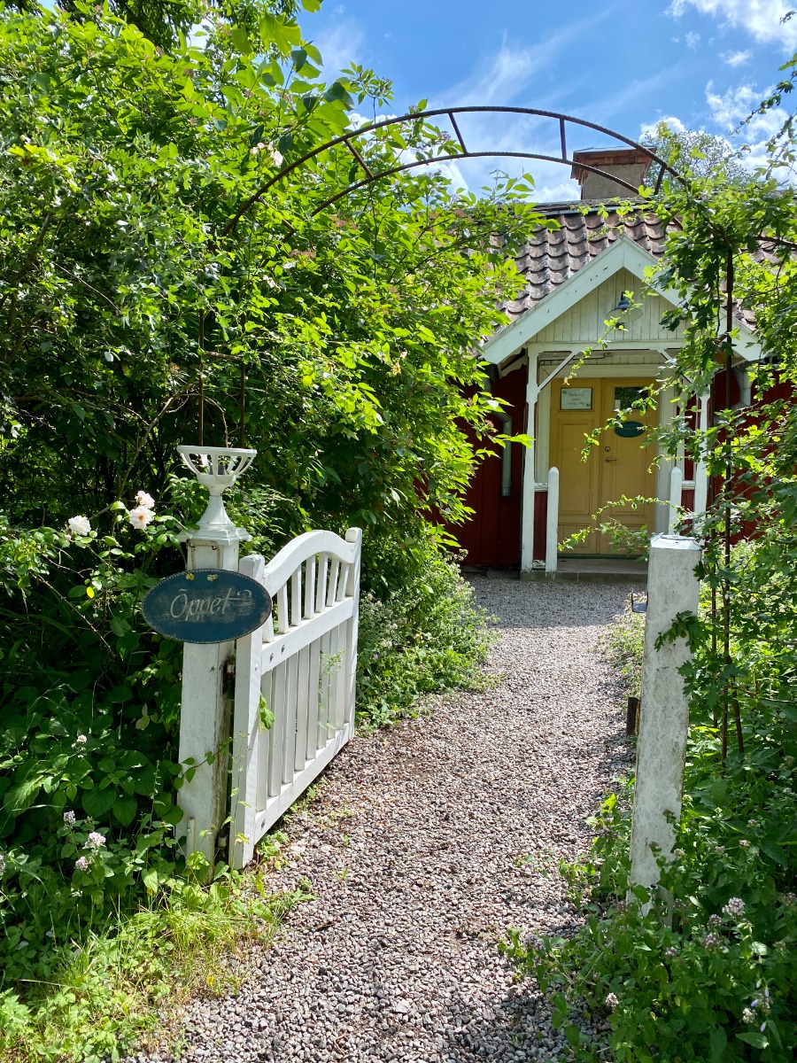 Åbacka Persienn Åbacka café en fikaoas mitt i Linköping — lite mera rosa reseblogg