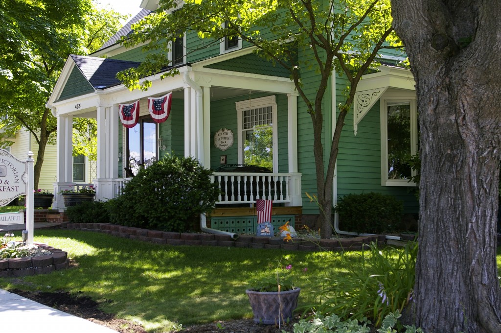 Country Victorian Inn Bed and Breakfast in Middlebury, Indiana Little
