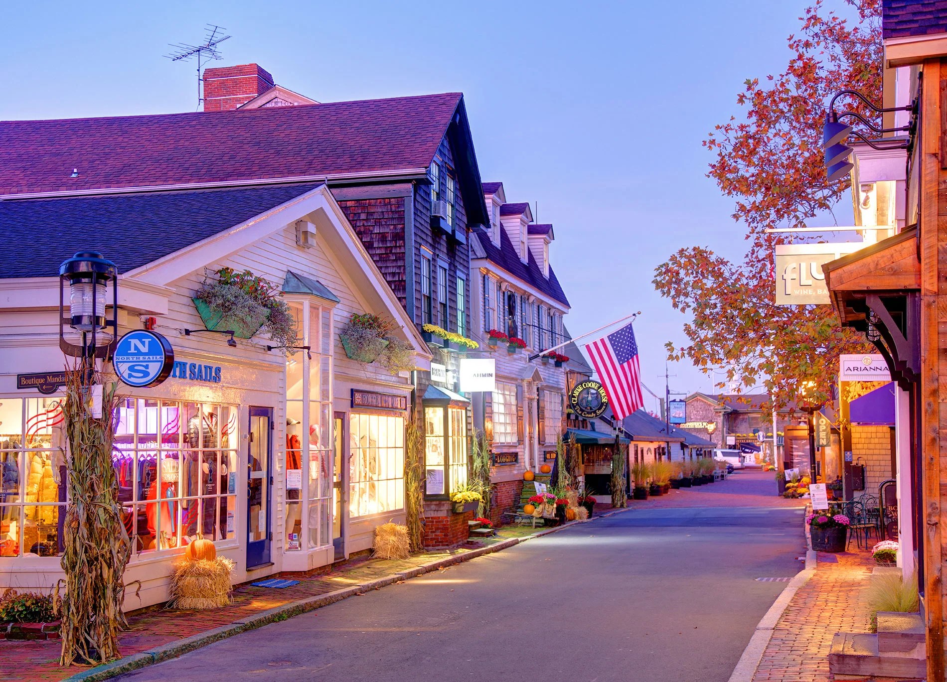 8 Dreamy Beach Towns for Entrepreneurs