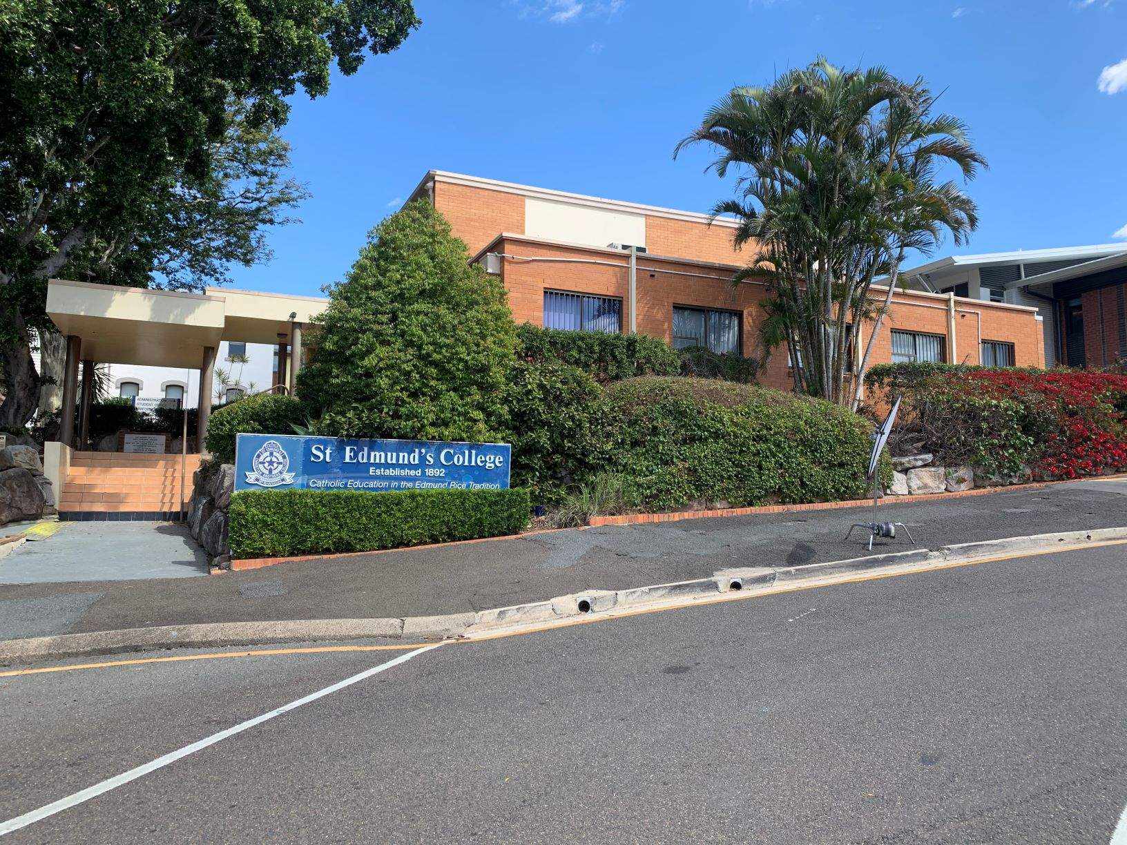 Coronavirus case in Ipswich shuts St Edmund's College as eight new