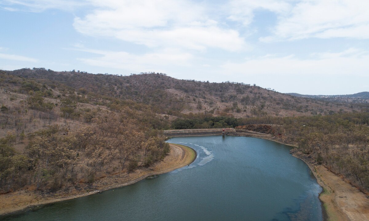 Stanthorpe's water officially runs out, trucks bring supplies from dam