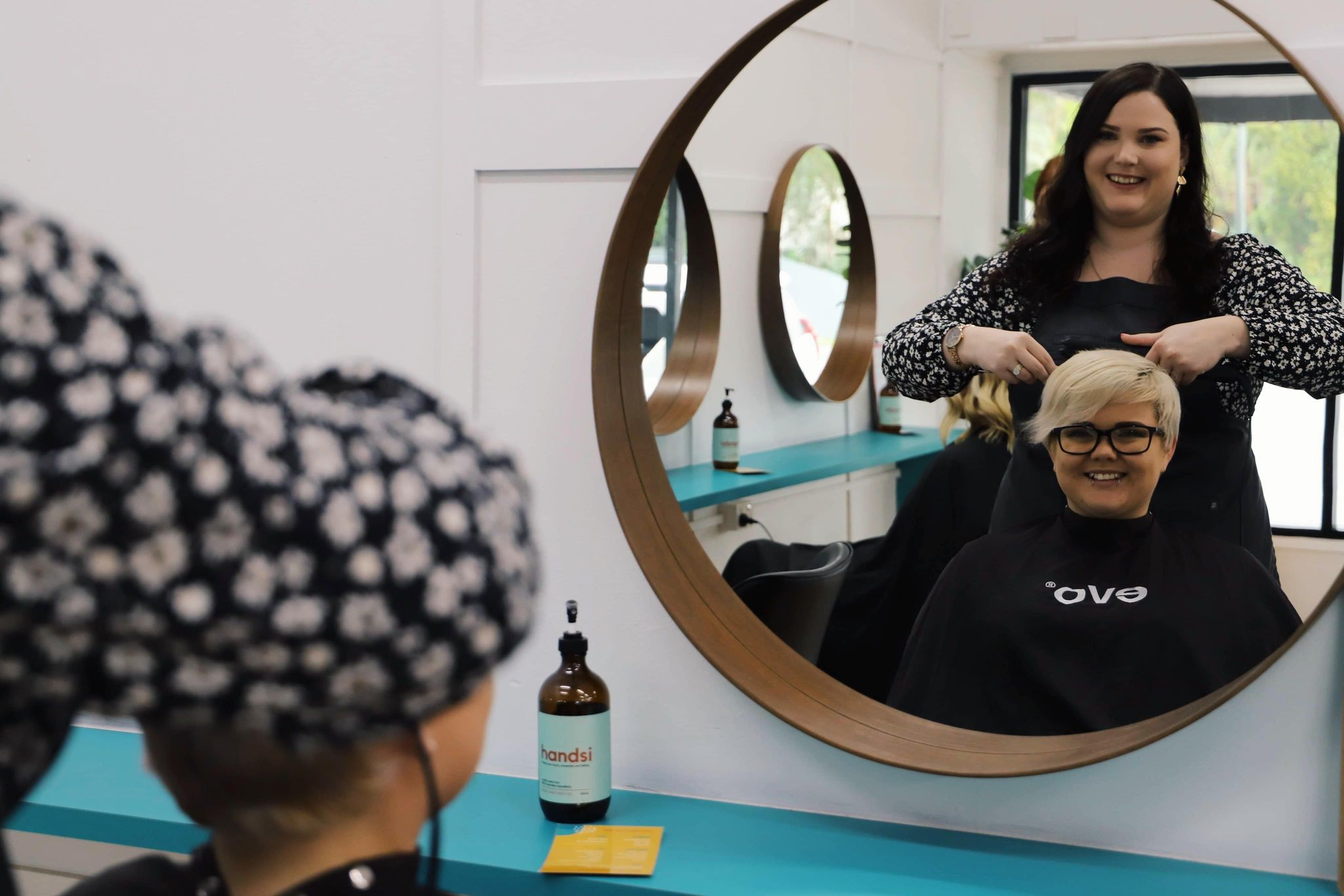Hairdresser shortage sees north Queensland salons shut up shop on Saturdays ABC News
