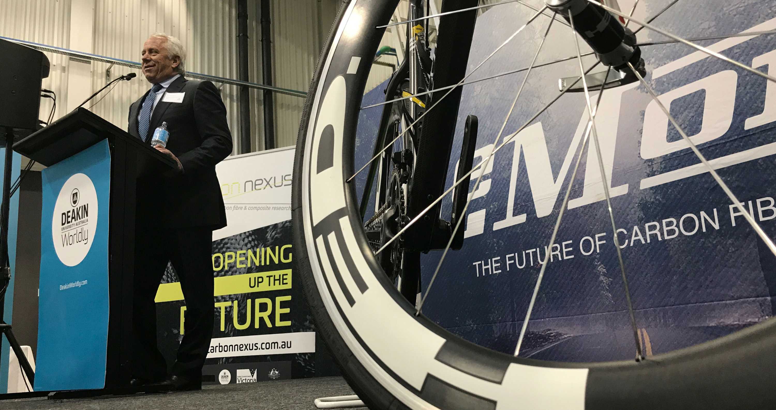 Greg LeMond, cycling great, in new carbon fibre venture with Geelong's Deakin University ABC News