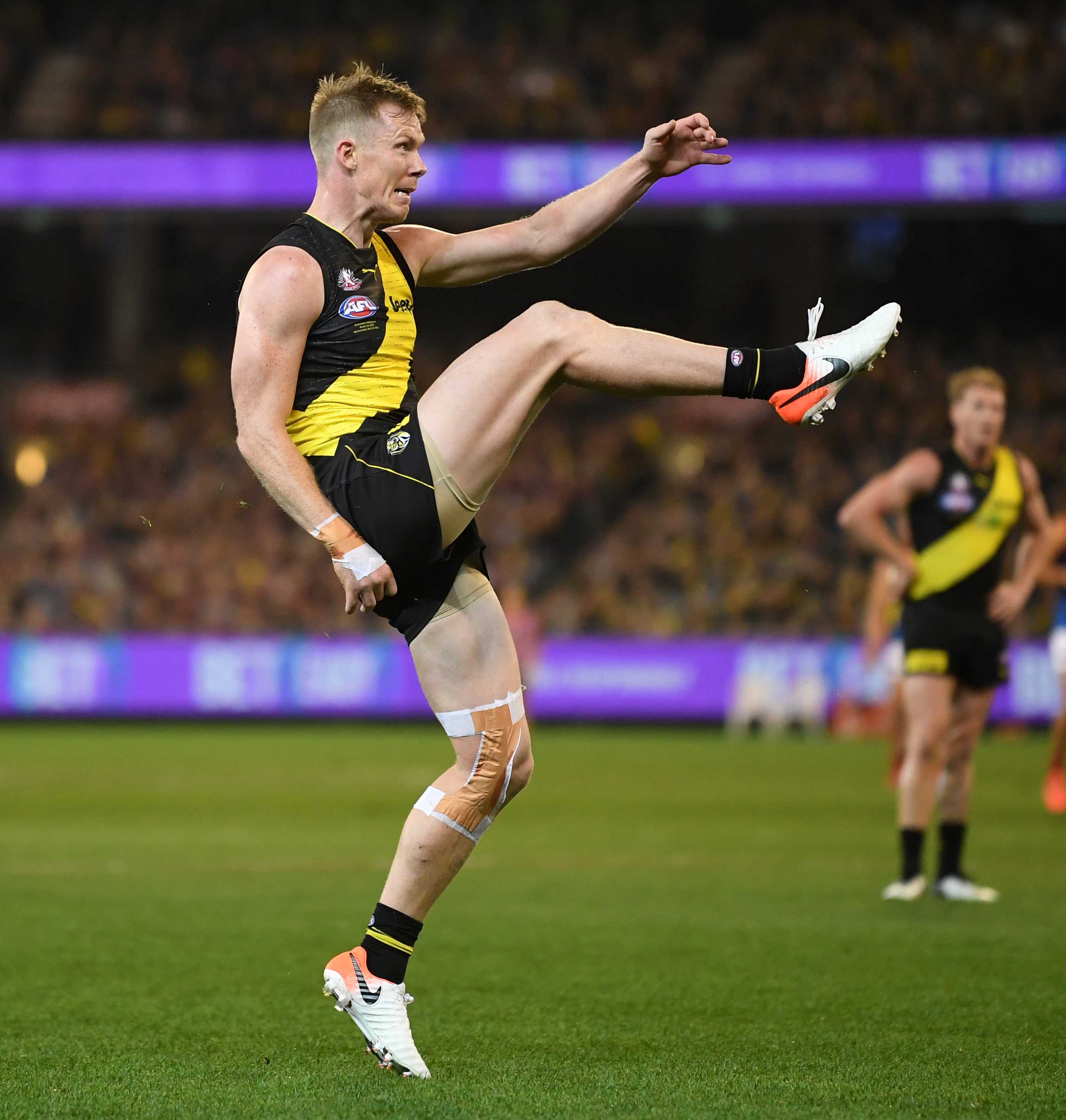Jack Riewoldt to undergo scans on knee injury, Tigers star also under