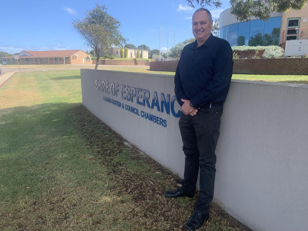 Esperance business owners fed up with patchy Telstra service during