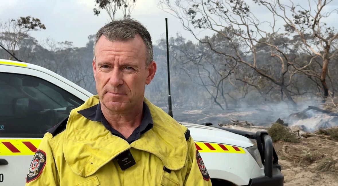 Firefighters bring Esperance bushfire under control amid grief over