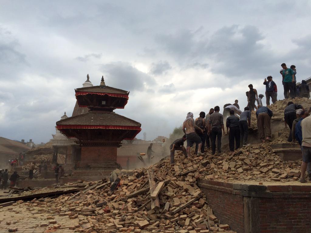 Nepal earthquake collapses buildings in Kathmandu and northern India