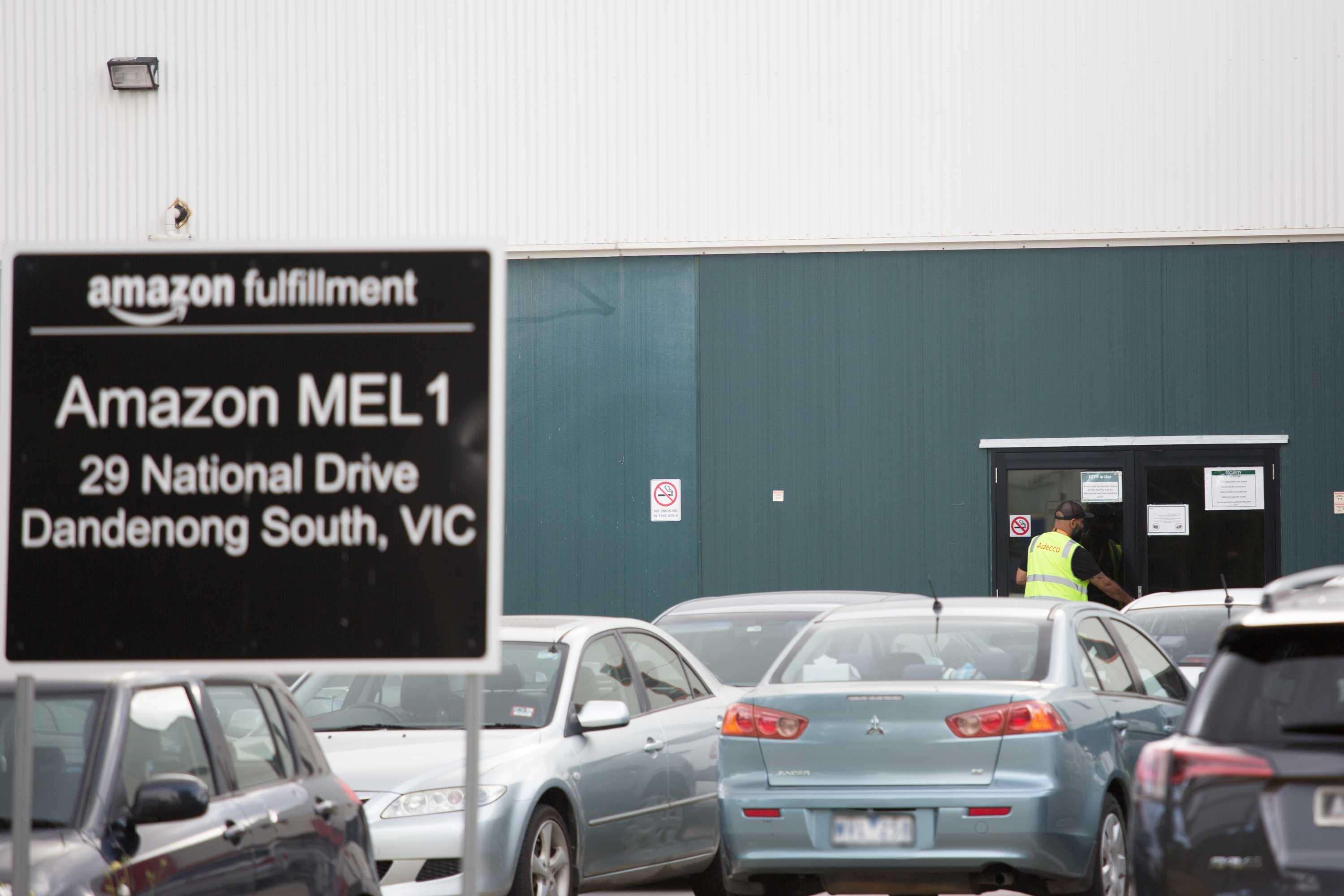 What it's like to work in an Amazon Australia warehouse ABC News