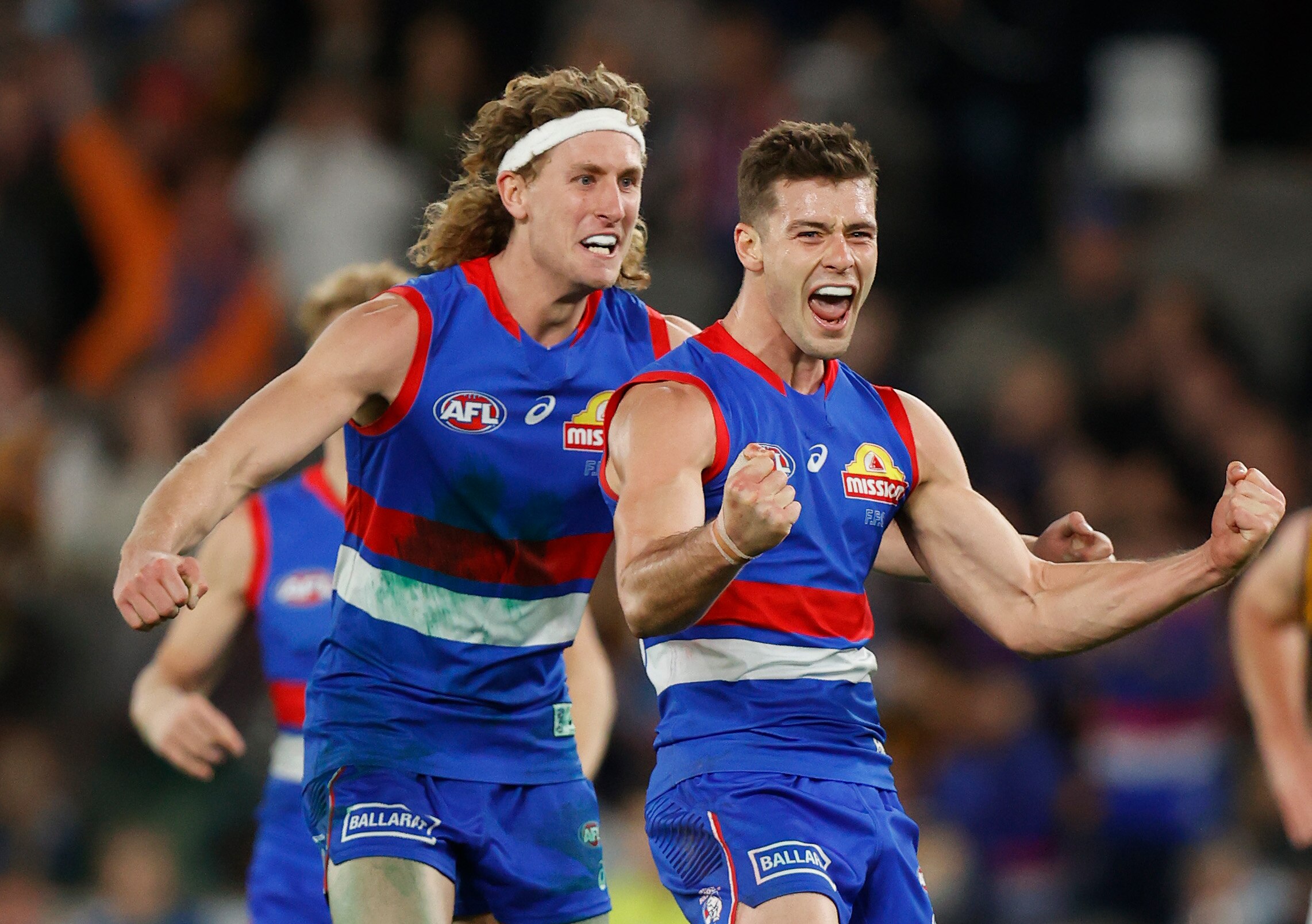 AFL live Hawthorn vs Western Bulldogs, Carlton vs Collingwood, St Kilda vs Sydney scores, stats