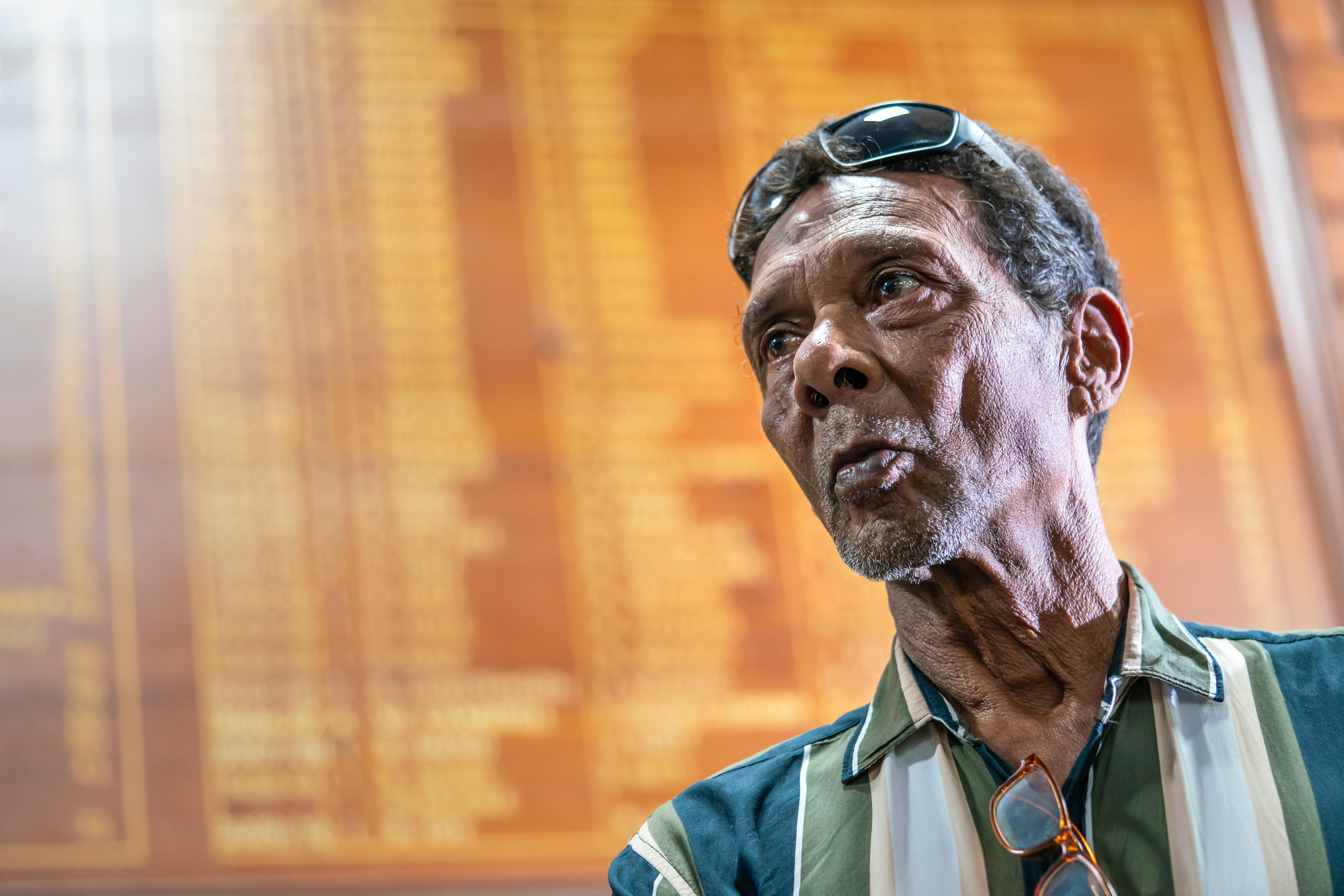 AFLNT called on to reverse decision to strip champion Tiwi footballer Dennis Dunn of prestigious award
