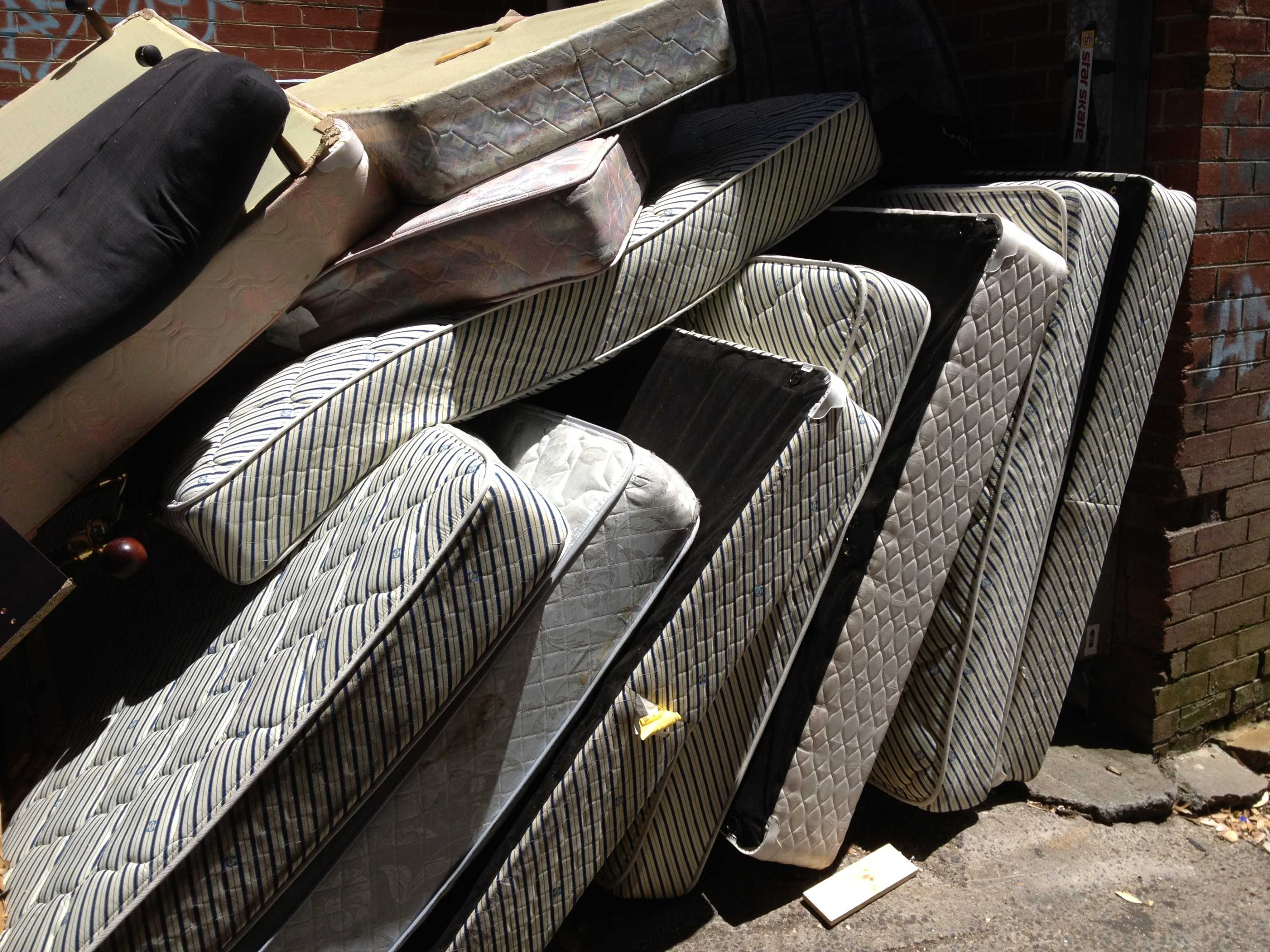 Op shops set to lose millions disposing of unusable donations over Christmas holidays ABC News