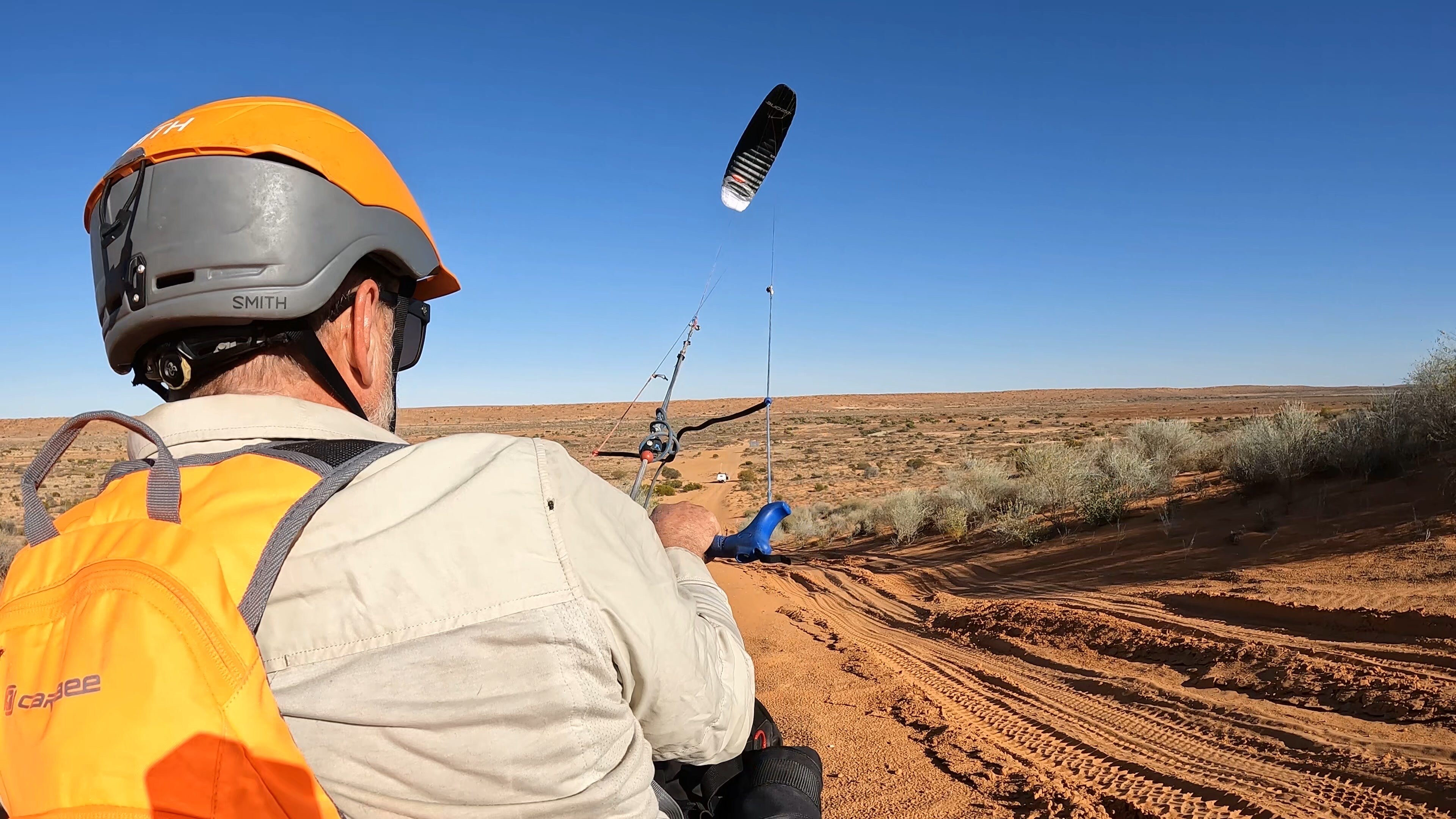 Geoff Wilson completes 600km Simpson Desert journey on windpowered