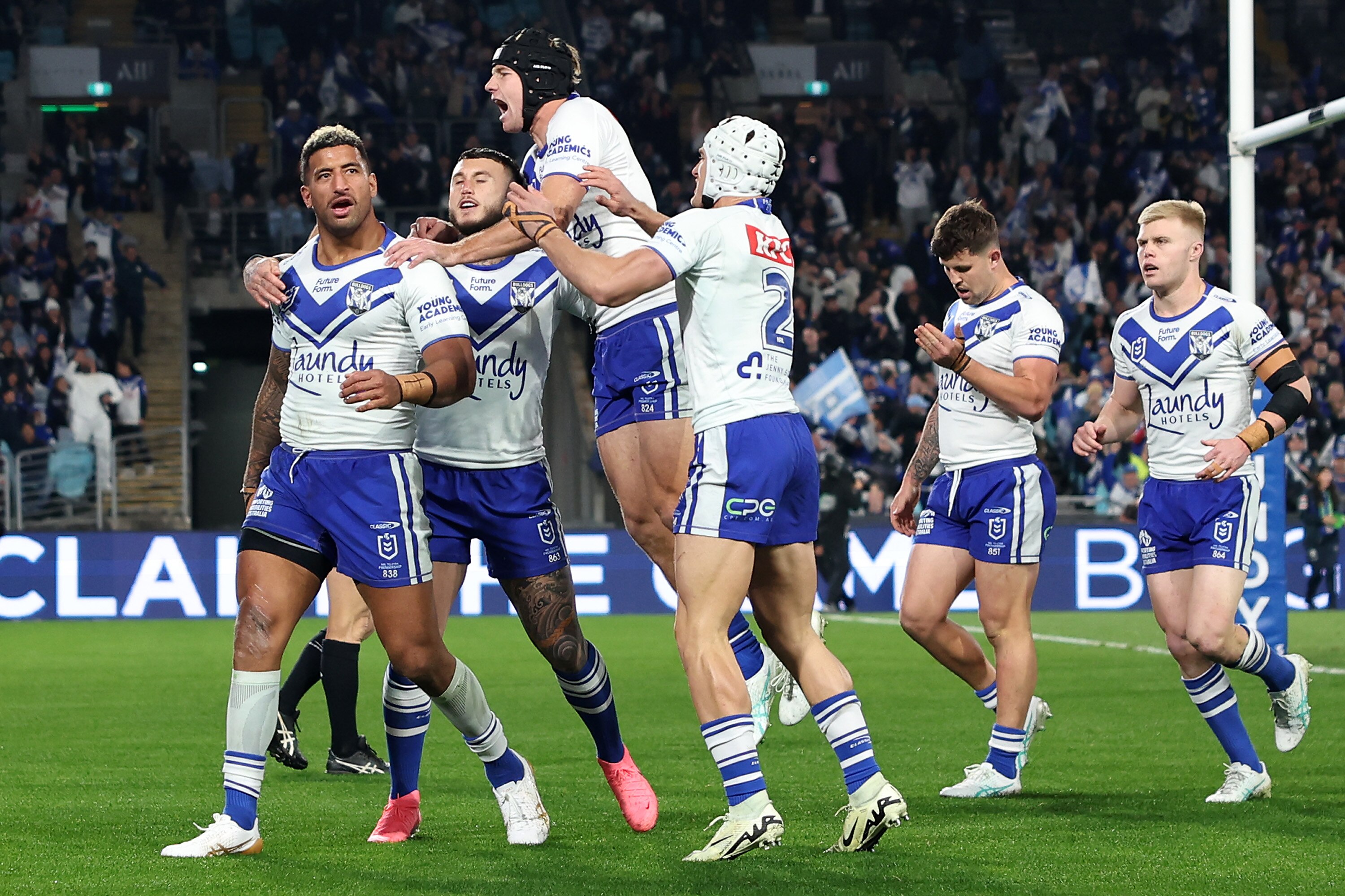 NRL live updates: Canterbury Bankstown Bulldogs vs Cronulla Sutherland Sharks in Round 17