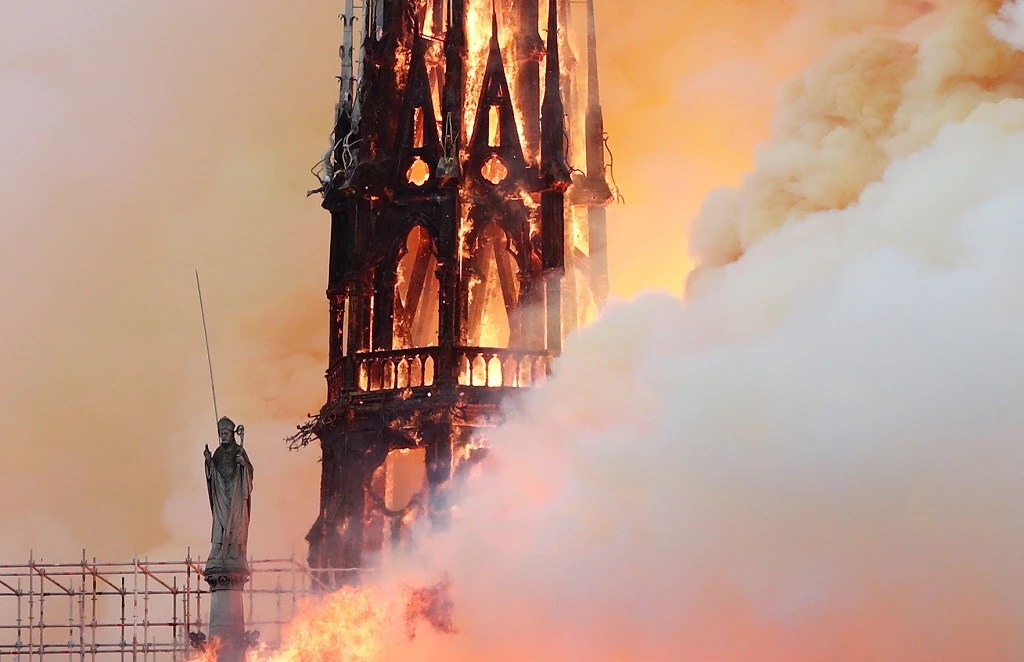 Notre Dame fire Paris cathedral spire collapses as blaze tears through