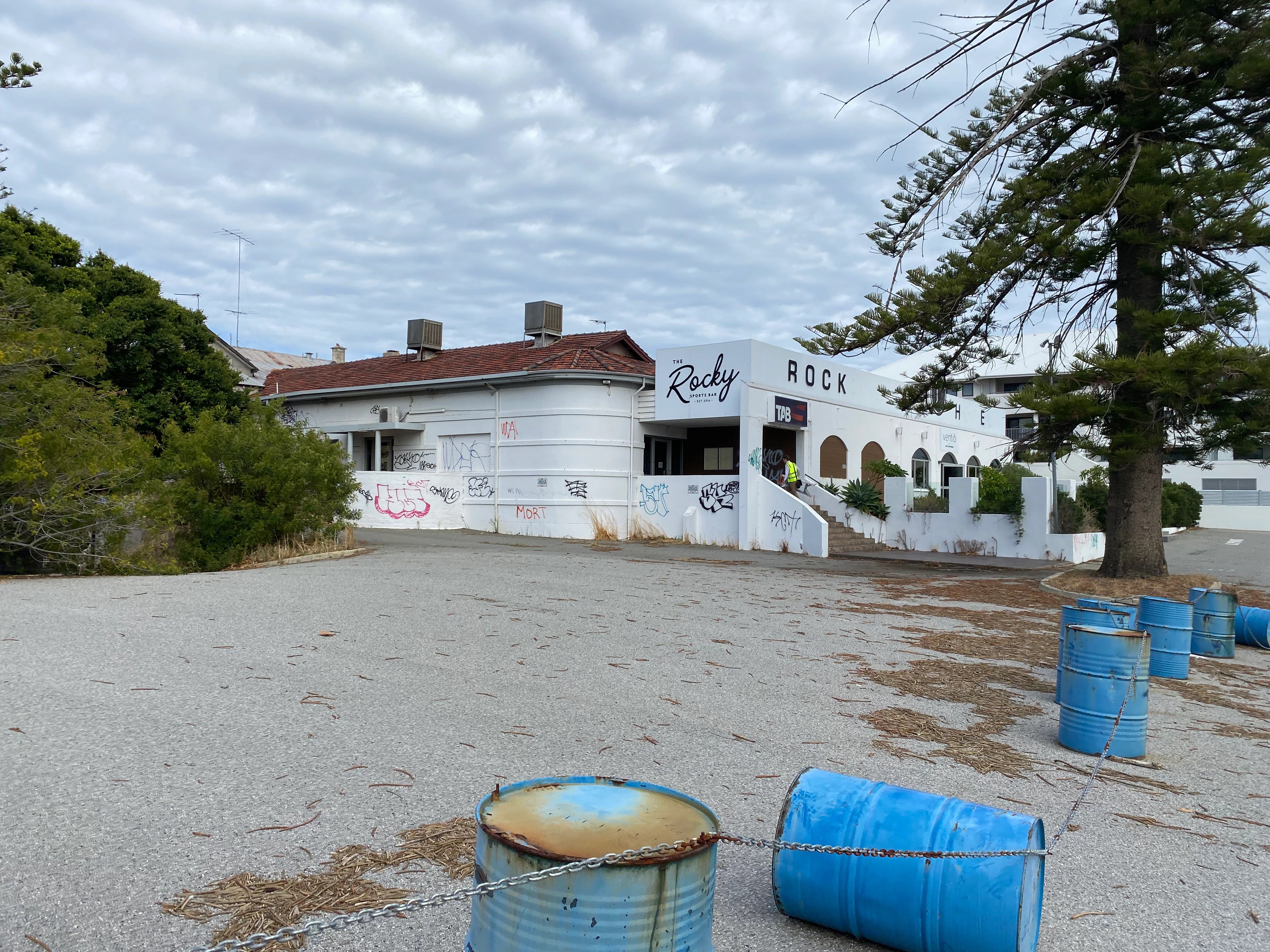 Plan to demolish historic Rockingham Hotel draws mixed response ABC