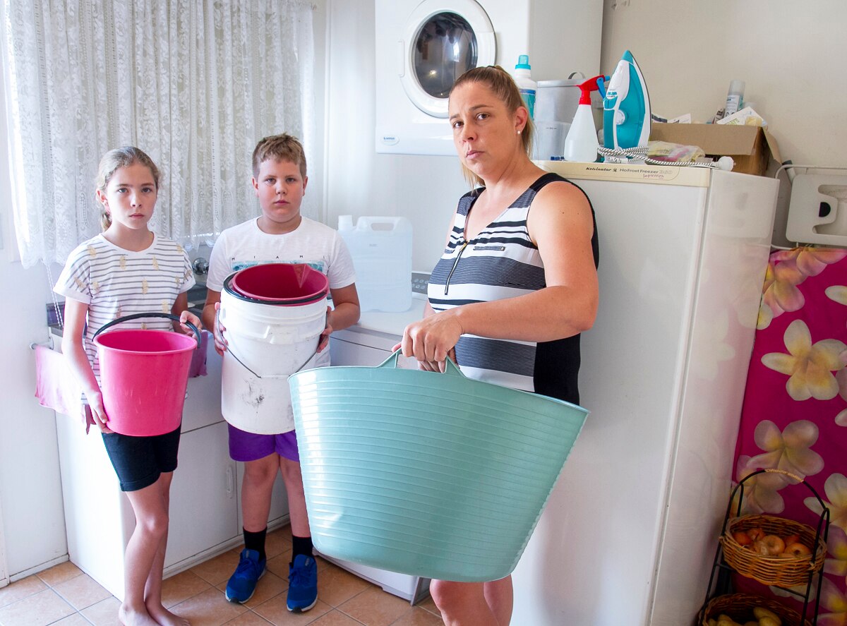 Stanthorpe's water officially runs out, trucks bring supplies from dam