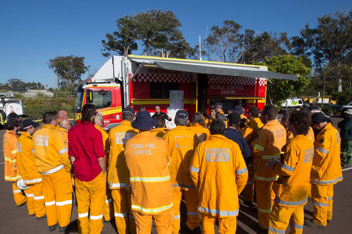 Queensland's bushfire emergency uncovers reluctant hero firefighter ABC News