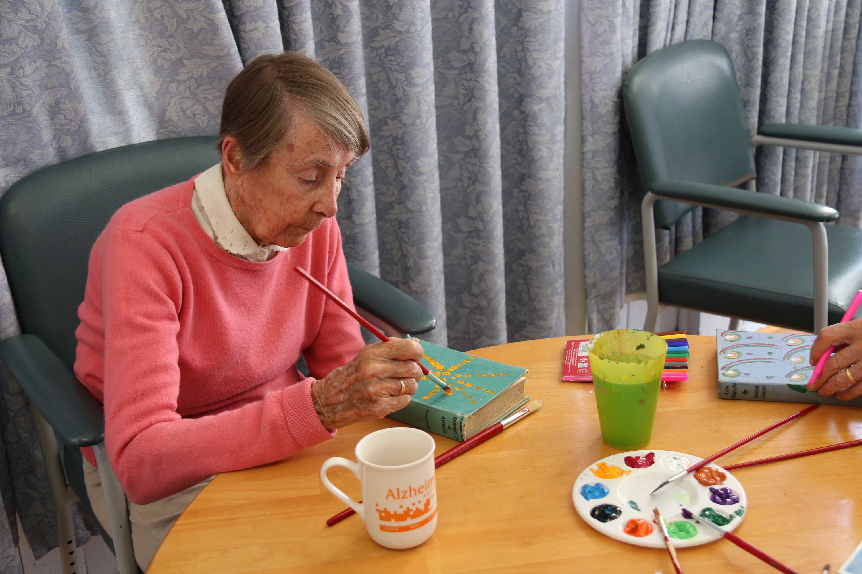 Hobart art classes giving people with dementia a creative outlet ABC News