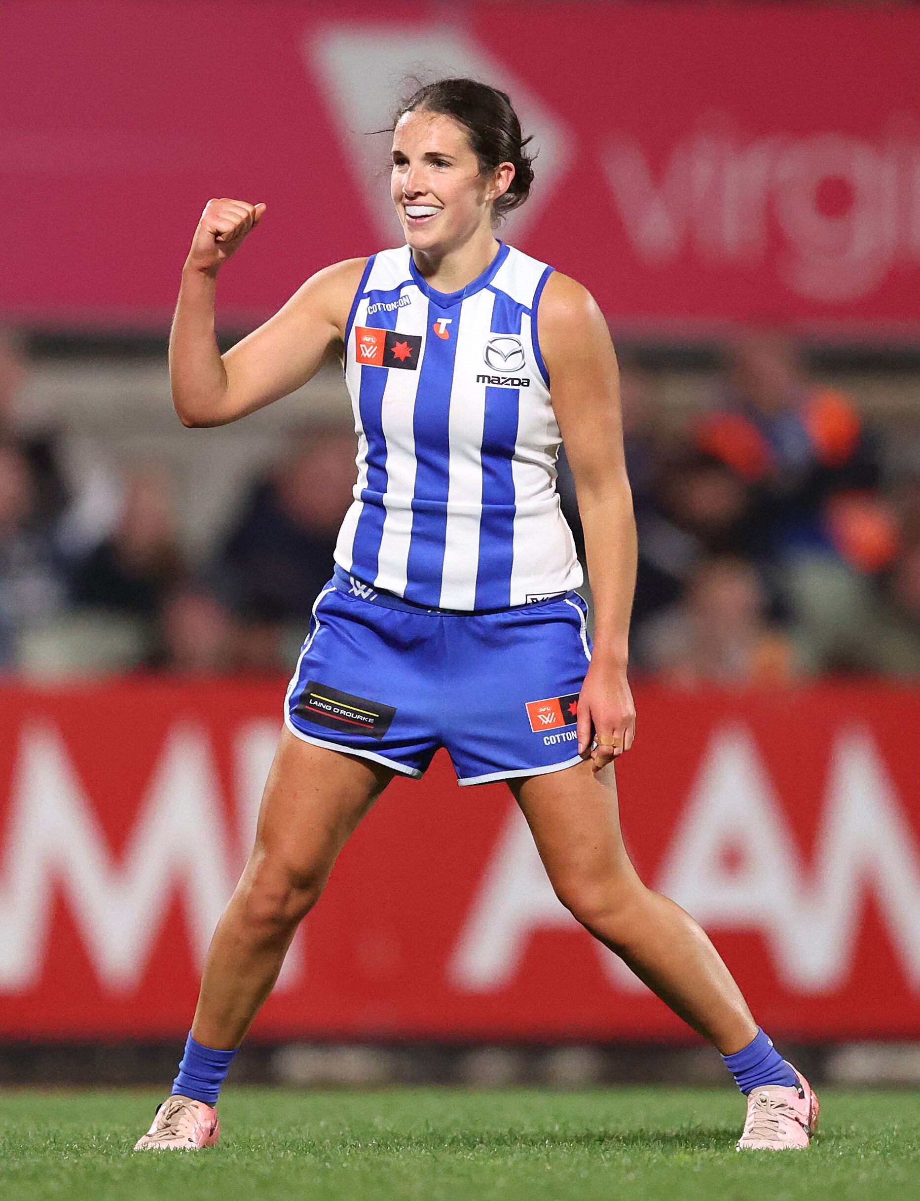 Kangaroos crush Blues in record 69-point AFLW win to claim top spot on ladder