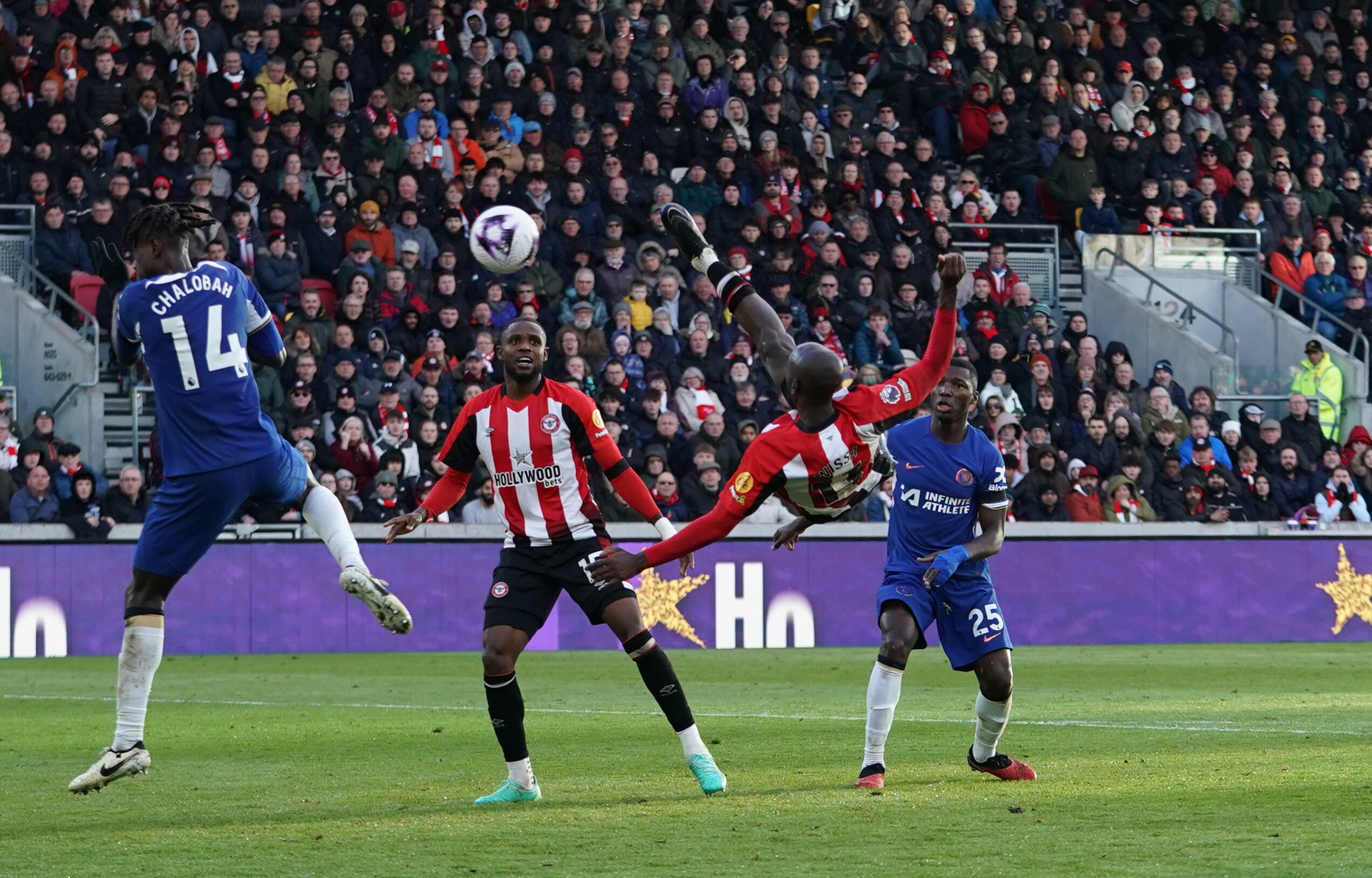 Premier League leaders Liverpool extend the gap at the top with a 99th minute goal to beat Nottingham Forest