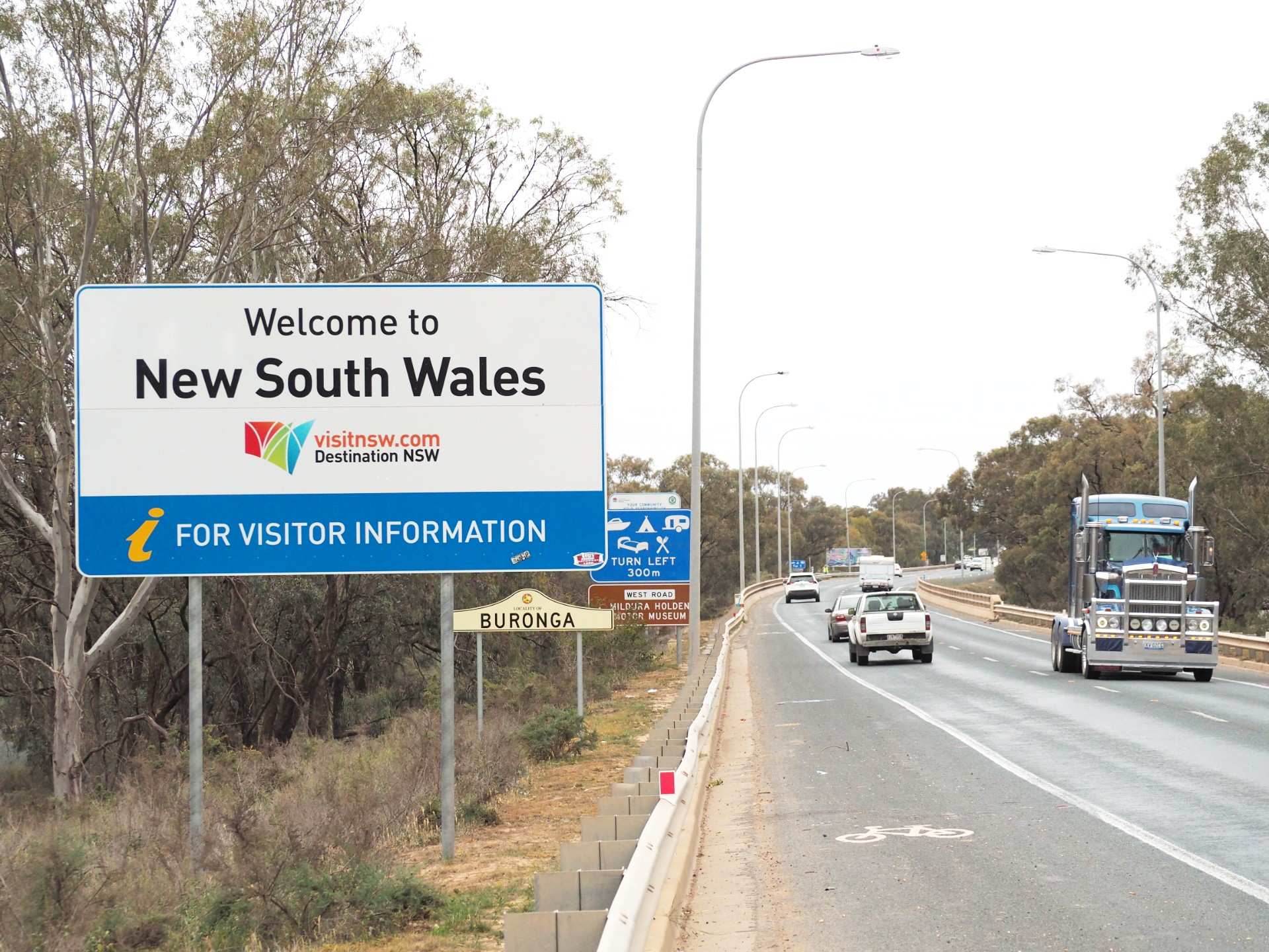 NSW locks out Victorian seasonal workers as border restrictions tighten