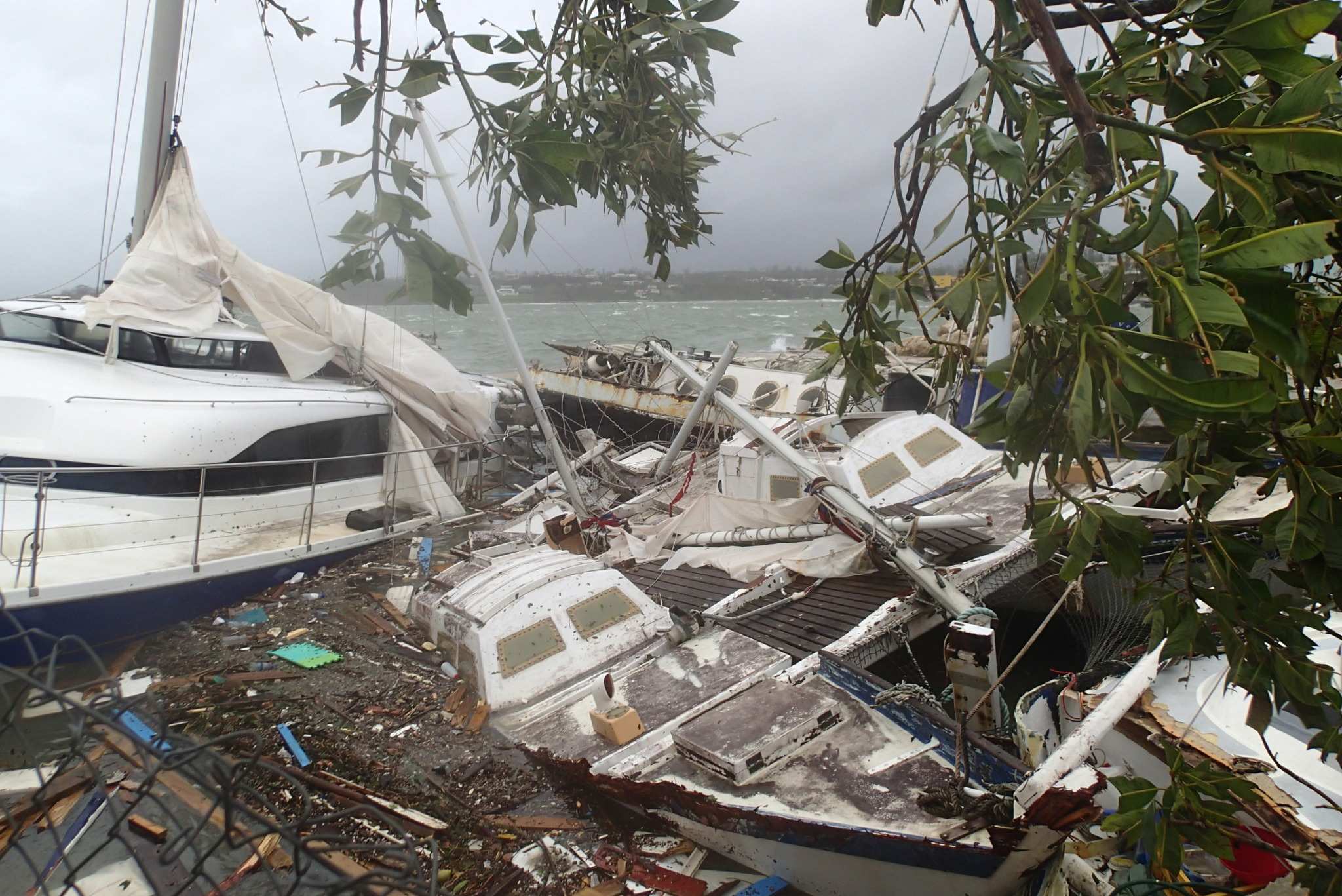 Tropical Cyclone Pam Aid from Australia and New Zealand arrives in