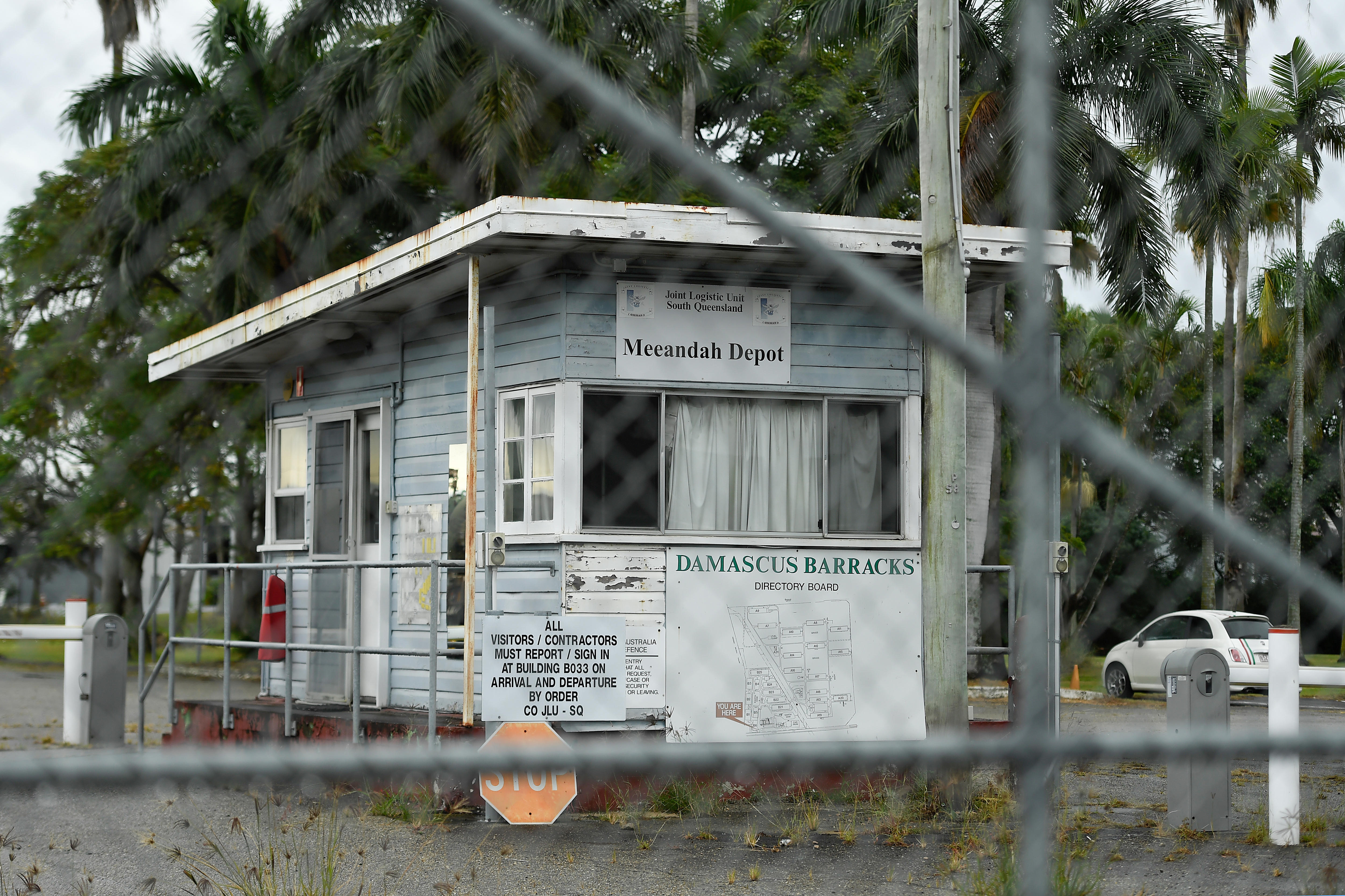 Backpackers 'unclear what's going down' as Queensland Health keeps them