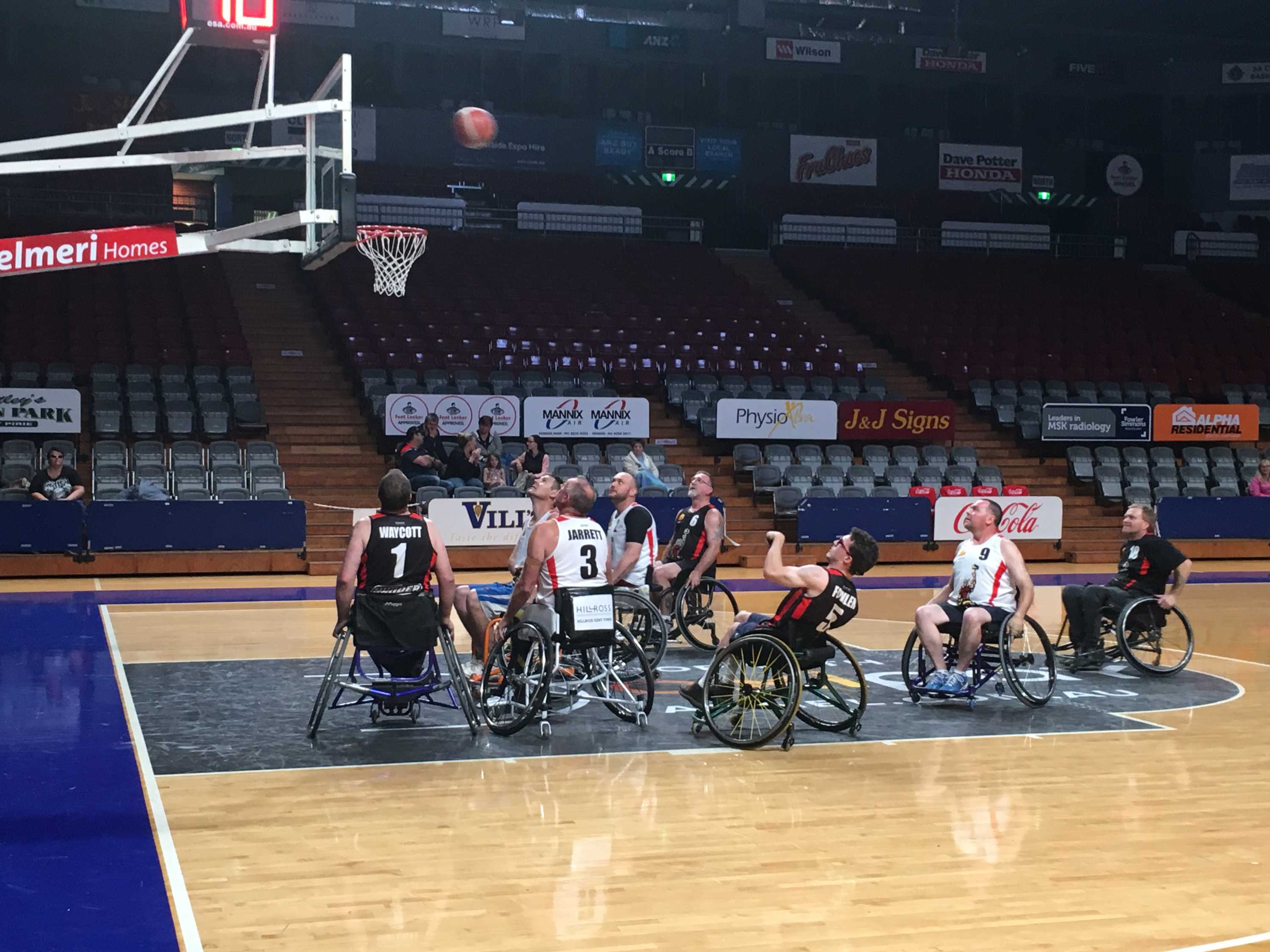 Adelaide Thunder break wheelchair basketball world record in gruelling 32hour challenge ABC News