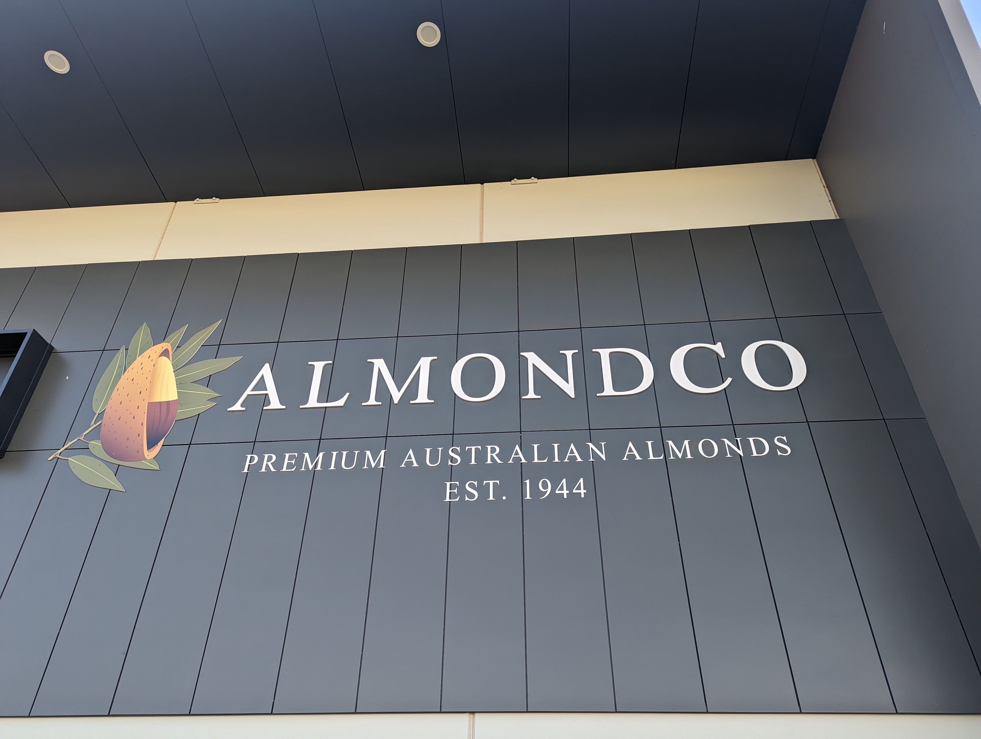 AlmondCo cooperative gives almond growers safety in numbers amid economic challenges ABC News