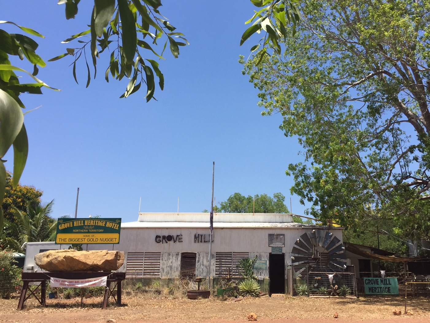 Beer collection and iconic Top End pub for sale as 82yo publican calls last drinks ABC News