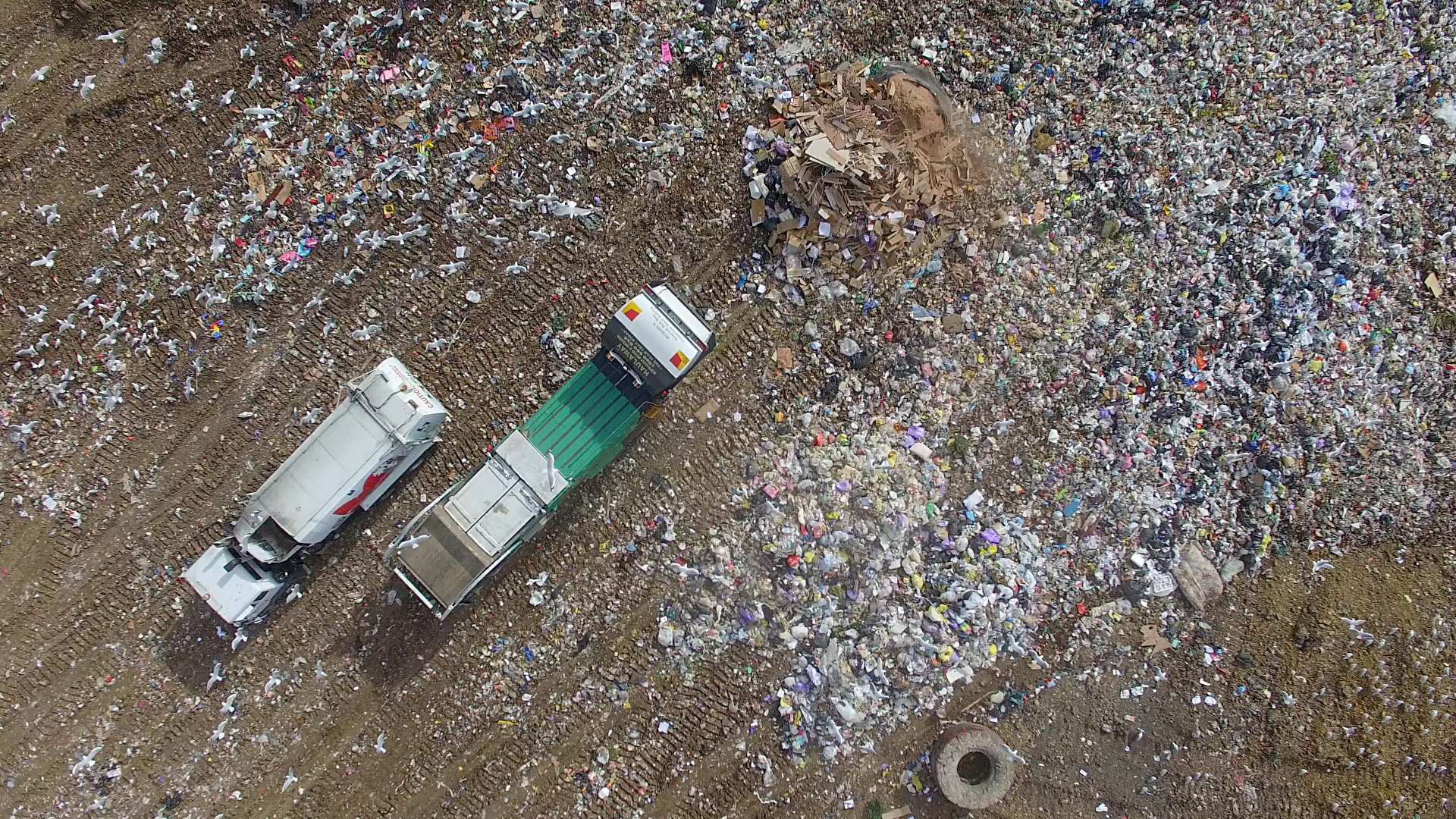 Locals take legal action against Werribee tip expansion as exhibition celebrates rubbish ABC News