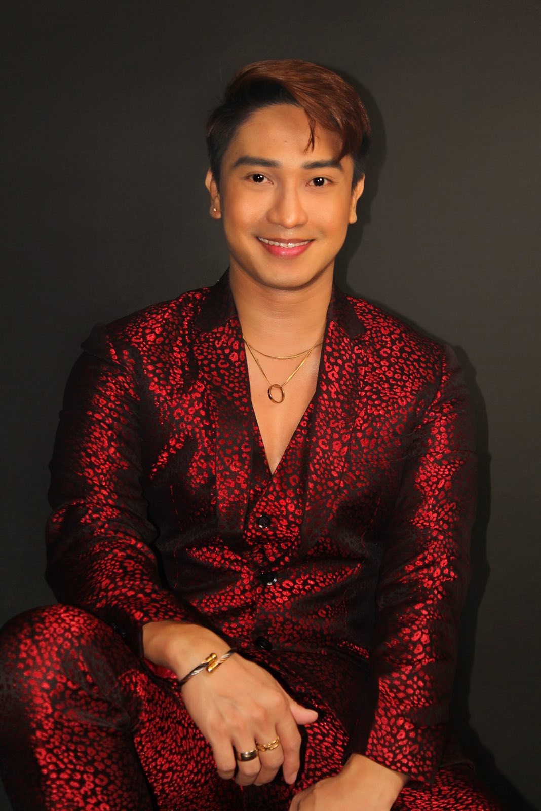 Get your Shawtout from Alger