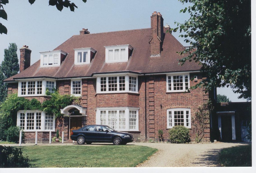 Brinkley, 19 Woodlands Rd, Bickley (right) 1907 CHB Quennell Flickr