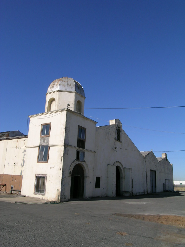 Nut House Here's a photo of an old chandler house. The loc… Flickr