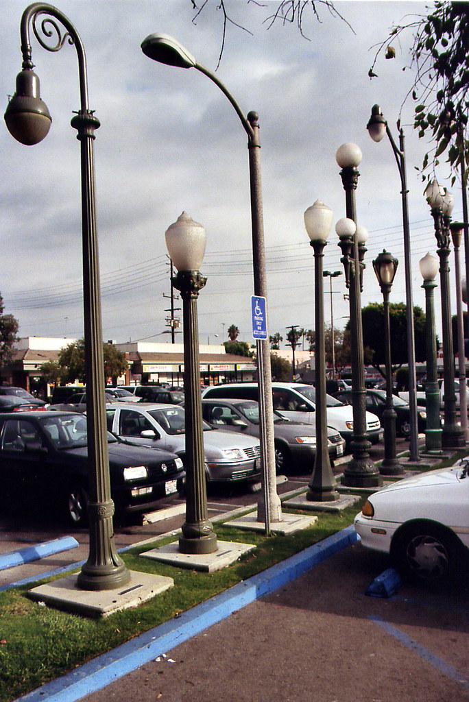 Street Lights A little museum of discontinued streetlights… Flickr