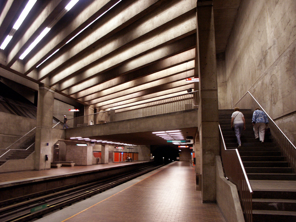 L'Assomption. Station L'Assomption. Métro de Montréal. Gri… Flickr