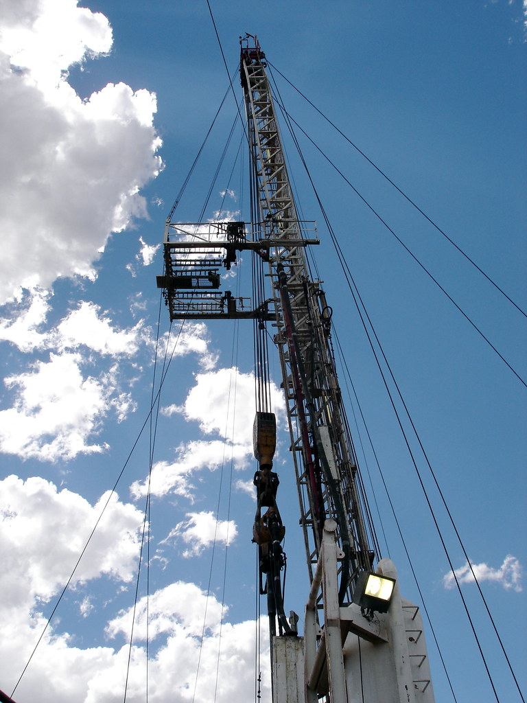 Drilling rig A land rig in sw Queensland antheap Flickr