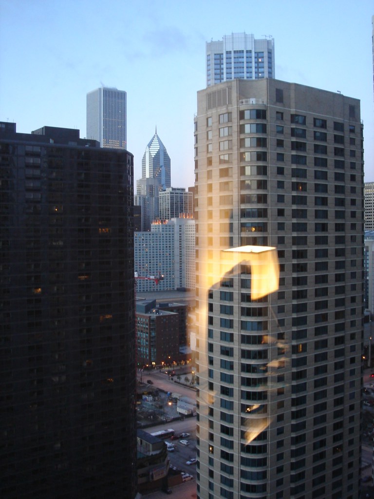 DSC05017R outside the W Lakeshore Hotel, Chicago, in