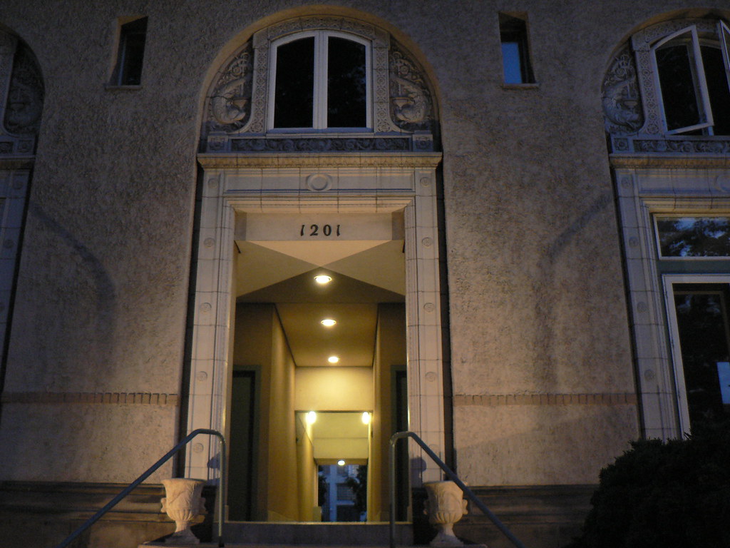 Lincoln Park baths This building has looked abandoned for … Flickr