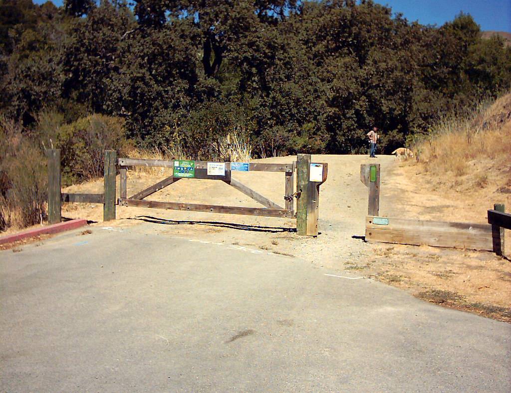 End/Start of the Line Dead end at Glen Drive in Fairfax. P… Flickr