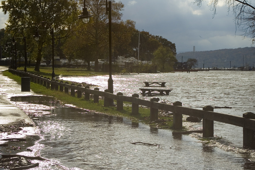 Peekskill Oct. 28, 2006 Highest 'high tide' I've seen at t… Flickr
