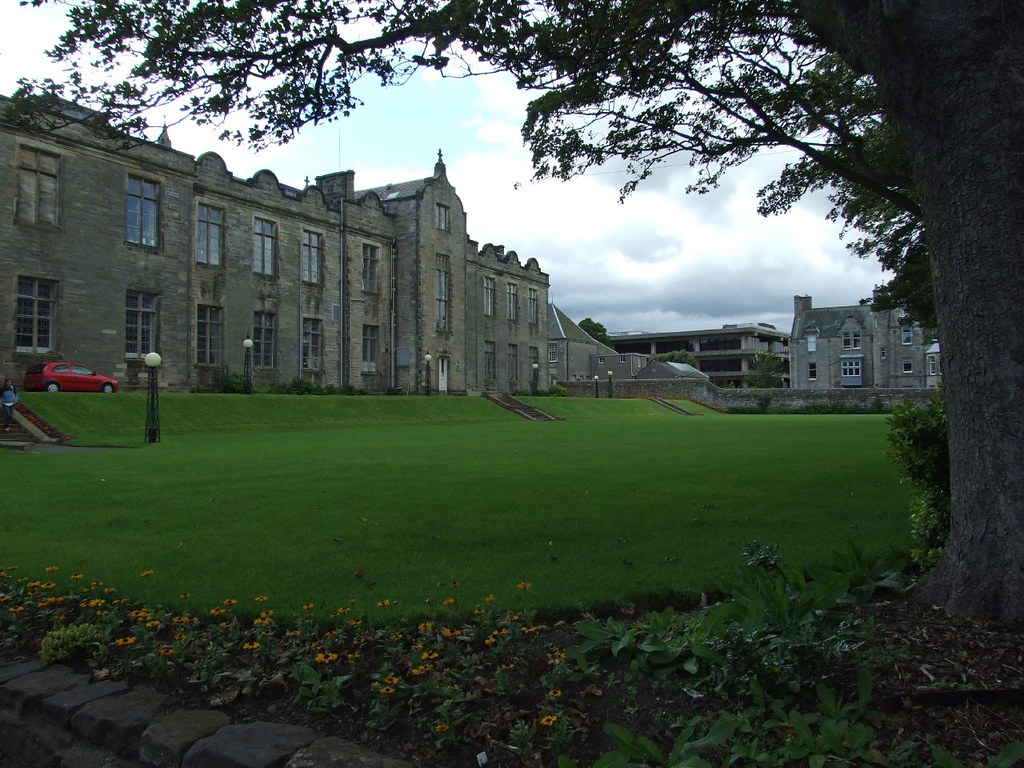 St Andrews University Taken from an entrance on The Scores… Flickr