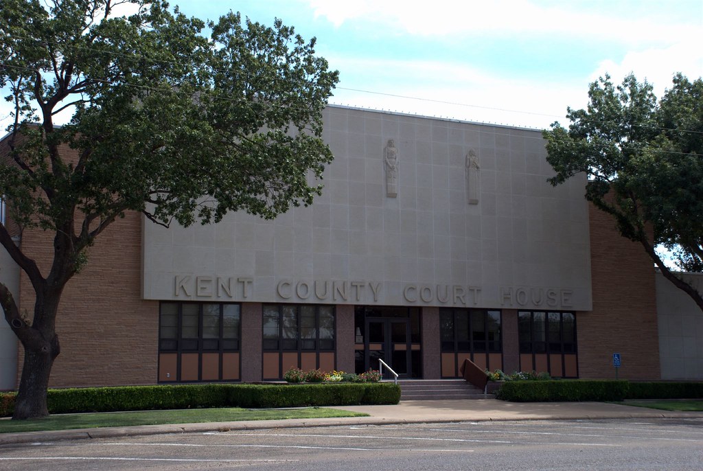 DSC_5610 The new Kent County Court House in Jayton, Texas.… David