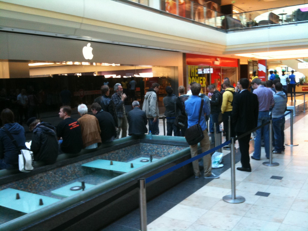 Apple Store Hamburg iPhone 4 Launch Apple Store Hamburg iP… Flickr