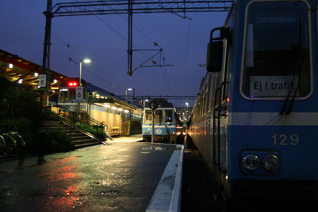 Östra station Roslagsbanan trains and a man waiting at Öst… Flickr