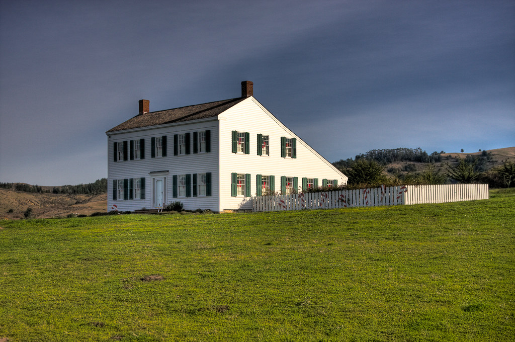 James Johnston House Half Moon Bay, CA Scott Loftesness Flickr