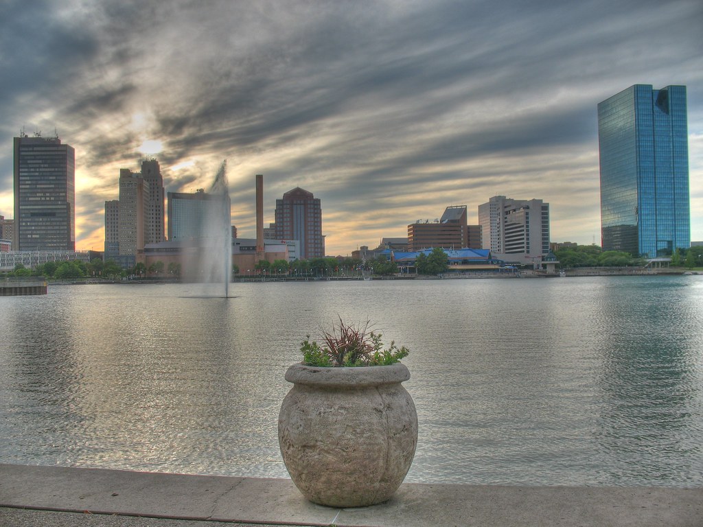 Toledo Skyline HDR The skyline of Toledo, Ohio, at sunset.… David